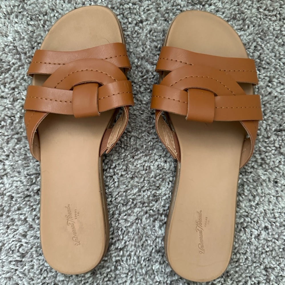 universal thread sandals